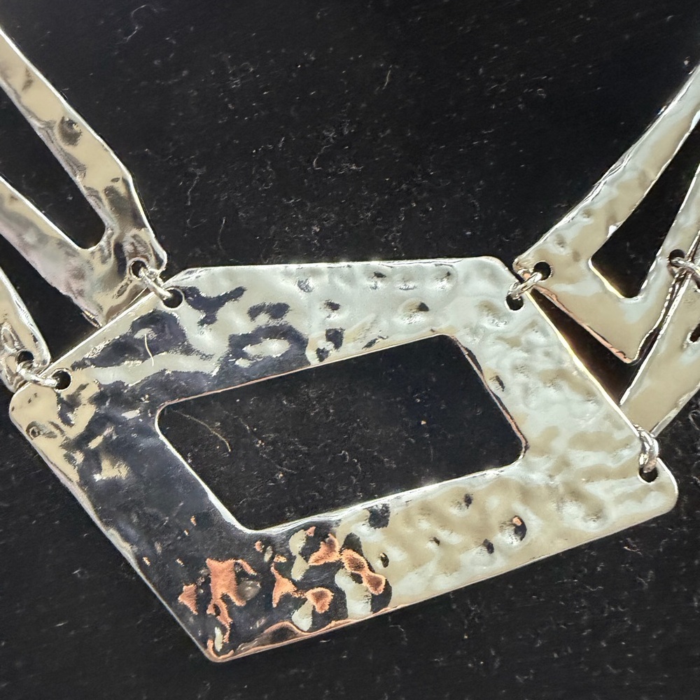 🩷5/$10 Paparazzi Elegant Silver Geometric Necklace - Picture 3 of 7